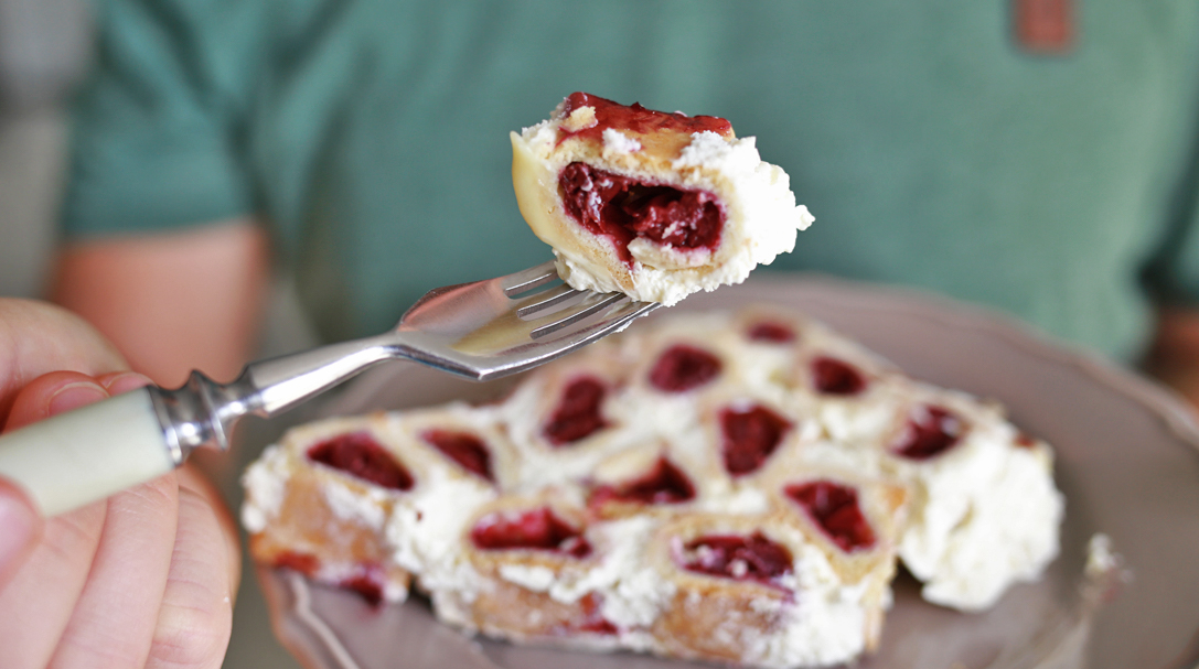 orchideli, przepis na ciasto wiśniowa góra, ciasto z wiśniami, ciasto kruche, przepis dla dzieci,