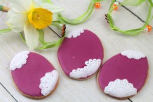 orchideli - Piękne ciasteczka do wielkanocnego koszyczka - koronkowe pisanki z lukru
