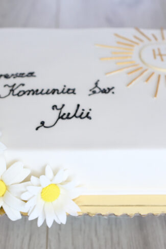 orchideli tort komunijny ze stokrotkami, przepis na tort komunijny, przepis na tort na komunię dla dziewczynki