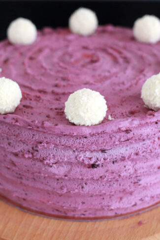 orchideli, przepis na tort jagodowy, lekki tort owocowy, ciasto z jagodami, prosty tort dla dziecka