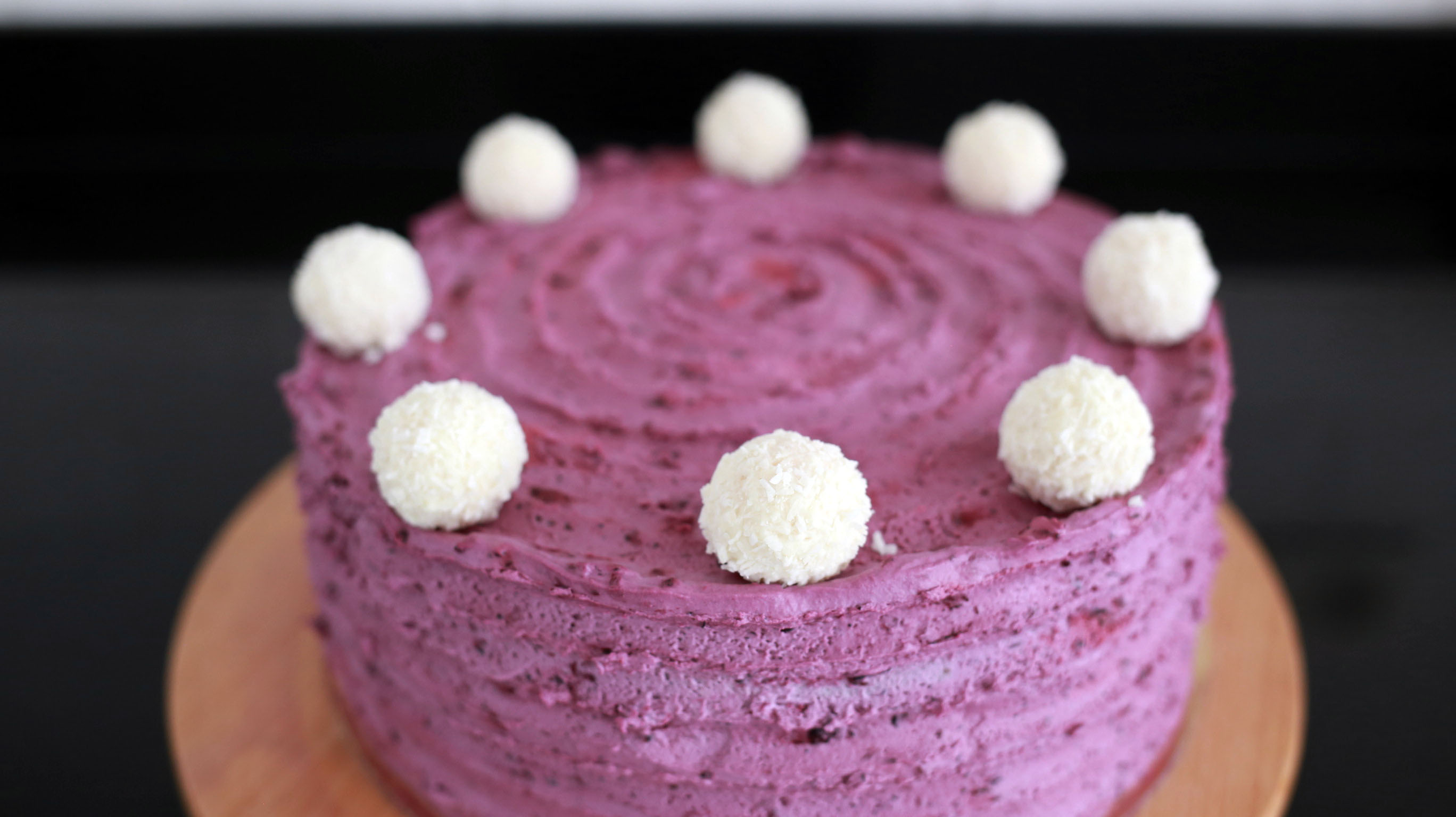 orchideli, przepis na tort jagodowy, lekki tort owocowy, ciasto z jagodami, prosty tort dla dziecka