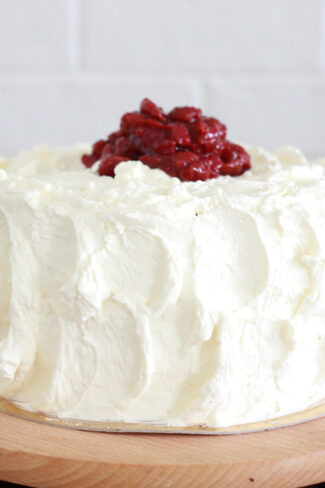 orchideli, przepis na tort szwarcwaldzki, tort szwardzwaldzki, tort z wiśniami i bitą śmietaną