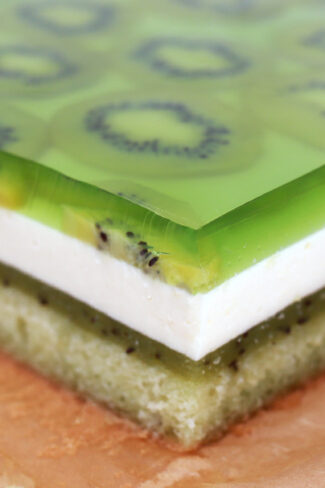 orchideli, przepis na ciasto żółw, ciasto z kiwi, ciasto z owocami, tort żółw dla dzieci