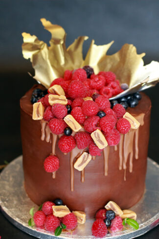 orchideli, przepis na tort czekoladowy z galaretką malinową