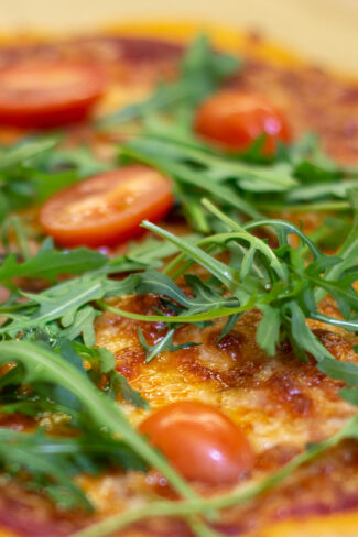 pizza na cienkim cieście orchideli