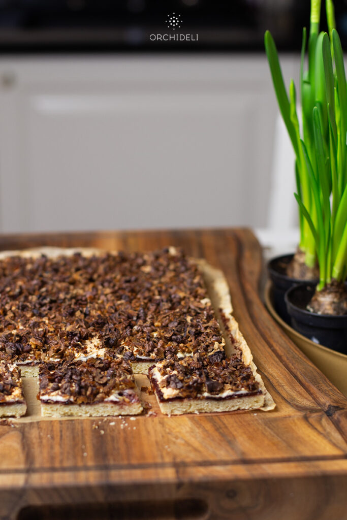 przepis na klasyczny mazurek z bezą i orzechami, mazurek na kruchym spodzie Orchideli