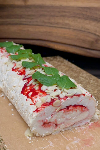 rolada bezowa z malinami przepis Orchideli