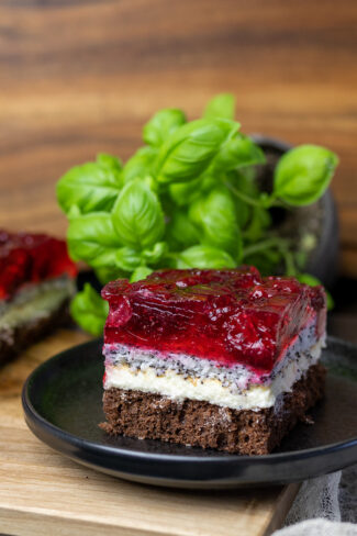 ciasto cherry, ciasto z wiśniami, biszkopt z kremem i galaretką, przepis na ciasto Orchideli