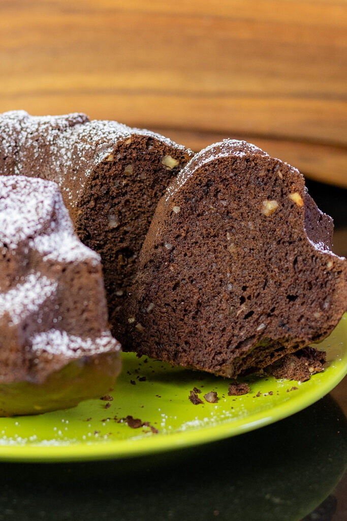 przepis na babkę czekoladową z orzechami, prosty i łatwy przepis na babkę wielkanocną, wilgotną babkę Orchideli