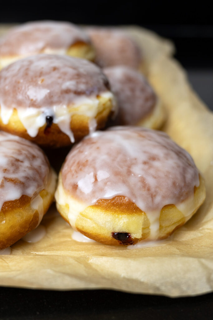 przepis na pączki tradycyjne, na żółtkach, mięciutkie, puszyste, pączki z obwódką Orchideli