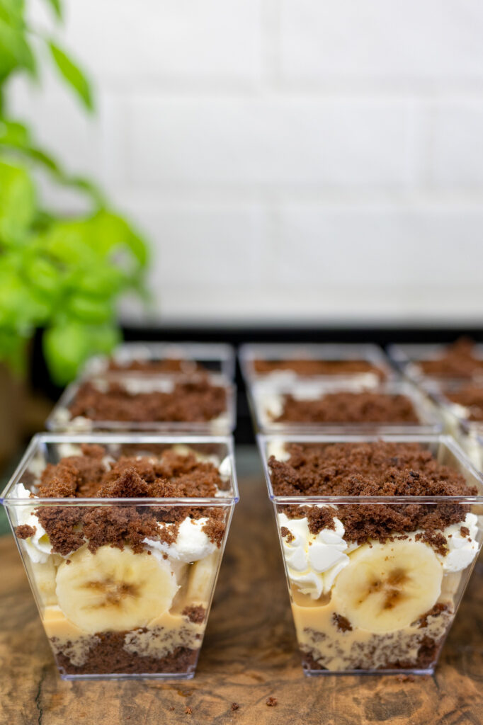 przepis na deserek czekoladowo-bananowy z kajmakiem na komunię słodki stół