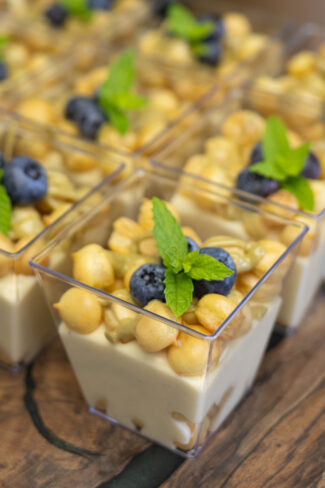 przepis na deserek pistacjowy, karpatka pistacjowa z groszkiem ptysiowym Orchideli