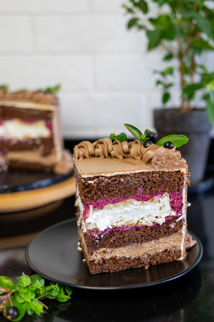 tort porzeczkowy, z kremem porzeczkowym i bezową chrupką, przepis na tort urodzinowy Orchideli