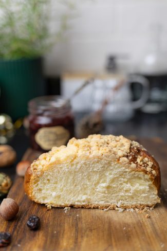 mięciutka, puszysta chałka, przepis na chałkę z kruszonką Orchideli