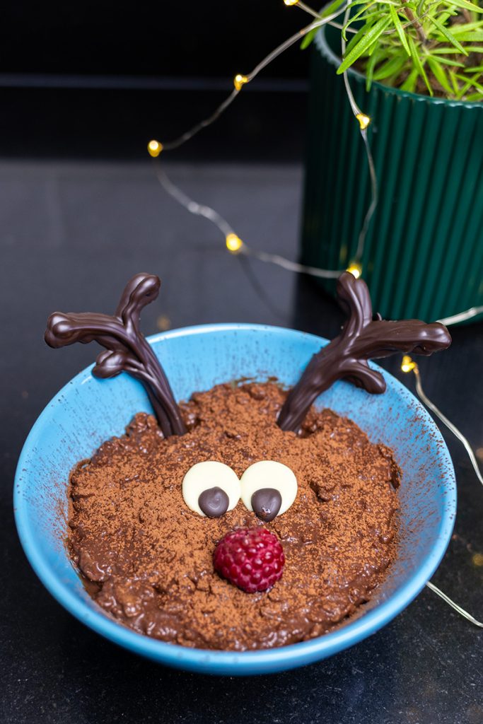 Świąteczna czekoladowa owsianka z malinami, na świąteczne śniadanie, przepis Orchideli