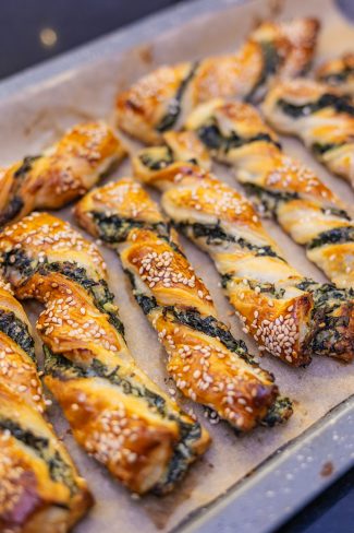 zawijane ciasto francuskie ze szpianakiem