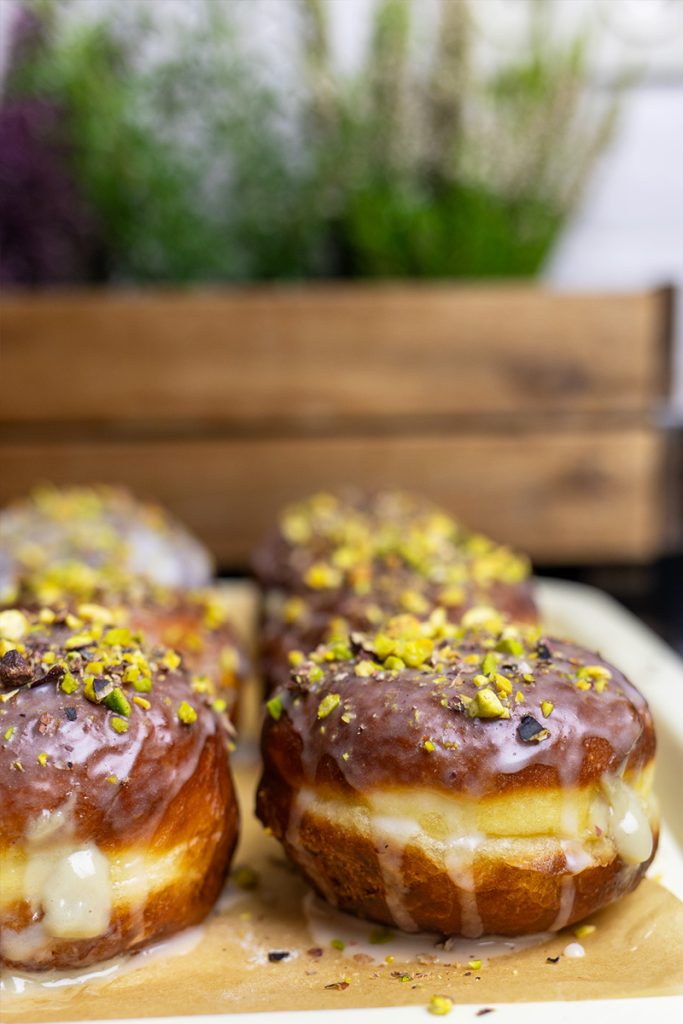 pączki z kremem pistacjowym Orchideli, przepis na domowe pączki