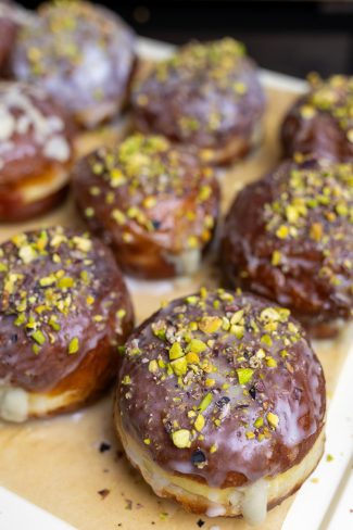 pączki z kremem pistacjowym Orchideli, przepis na domowe pączki