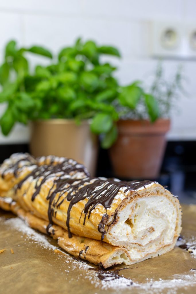 przepis na roladę karpatkową, ptysiową, eklerkową z kremem Orchideli